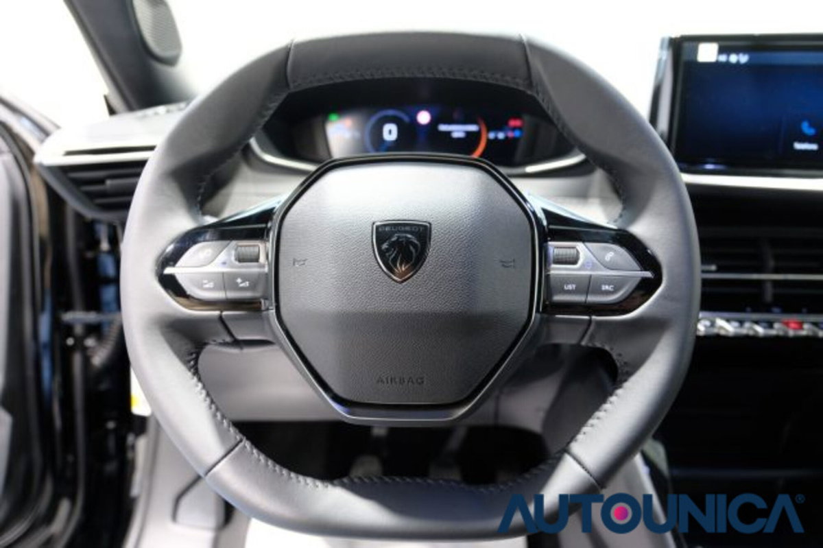 Peugeot 2008 PureTech 100 S&S Allure (7)