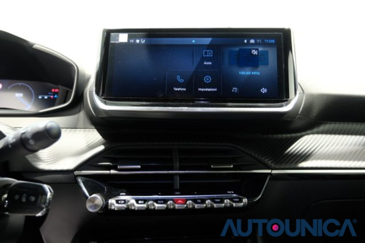 Peugeot 2008 PureTech 100 S&S Allure (8)
