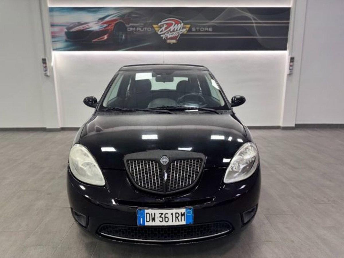 Lancia Ypsilon 1.2 Platino (2)