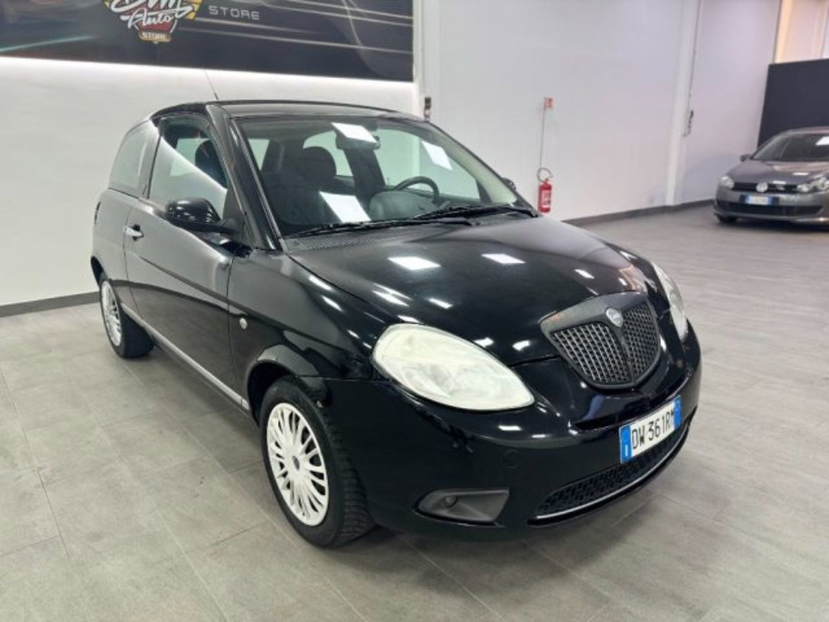 Lancia Ypsilon 1.2 Platino (3)