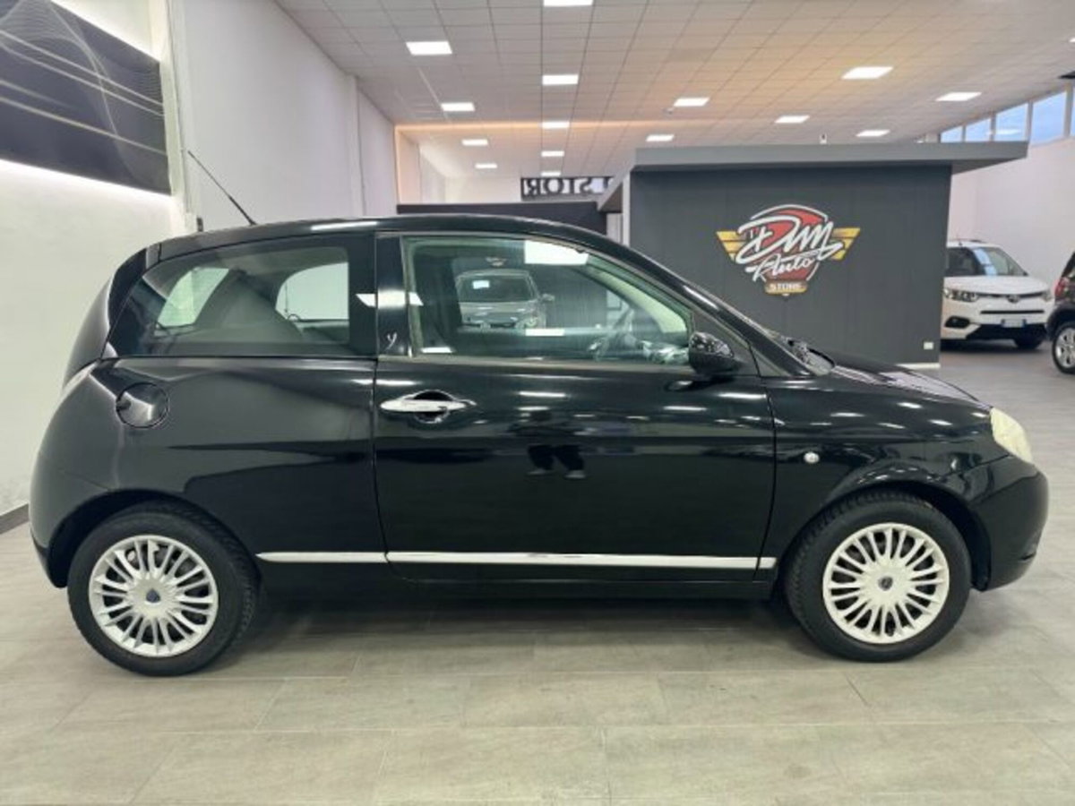 Lancia Ypsilon 1.2 Platino (4)
