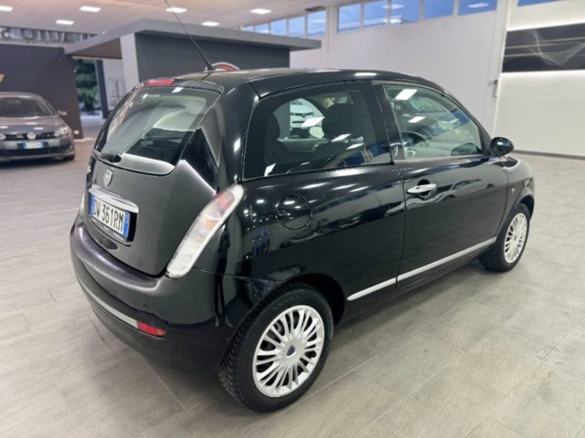Lancia Ypsilon 1.2 Platino (5)