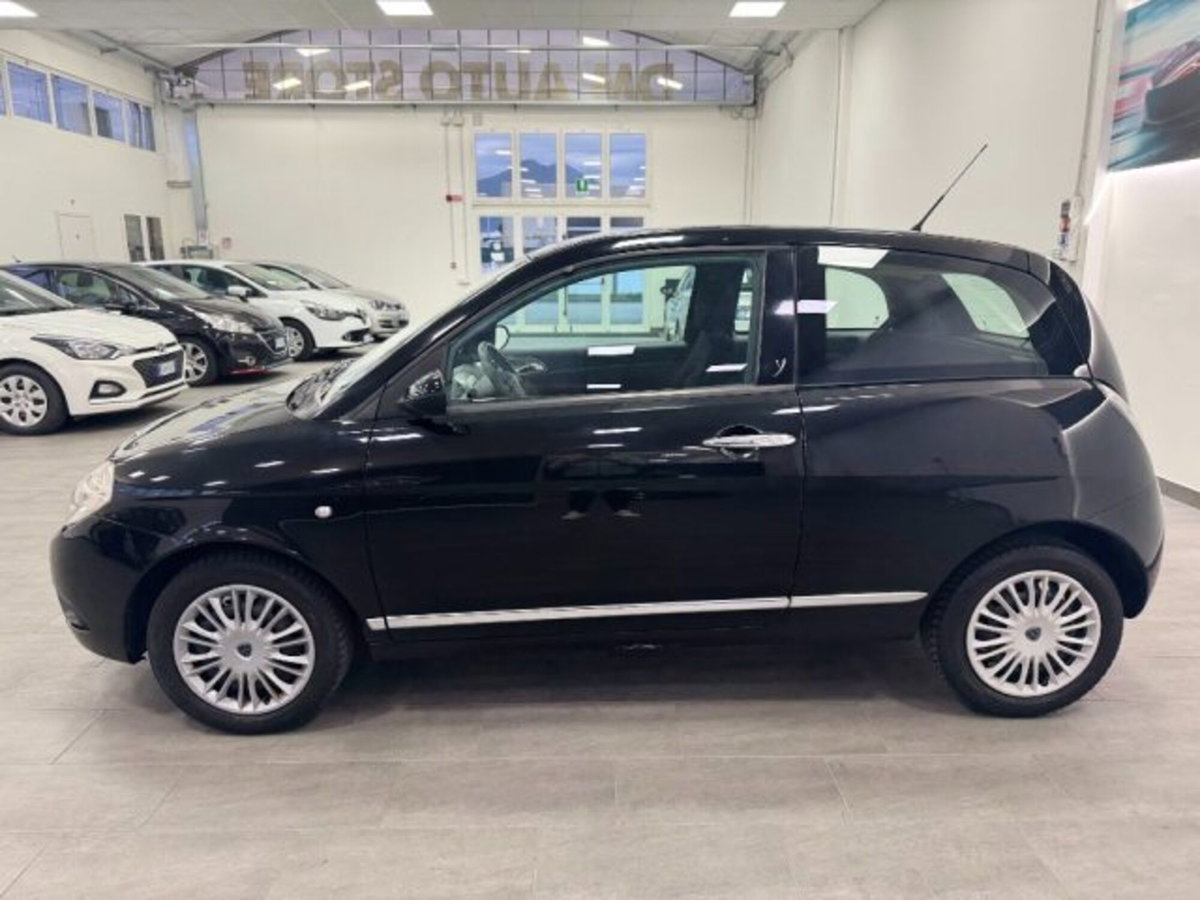 Lancia Ypsilon 1.2 Platino (8)
