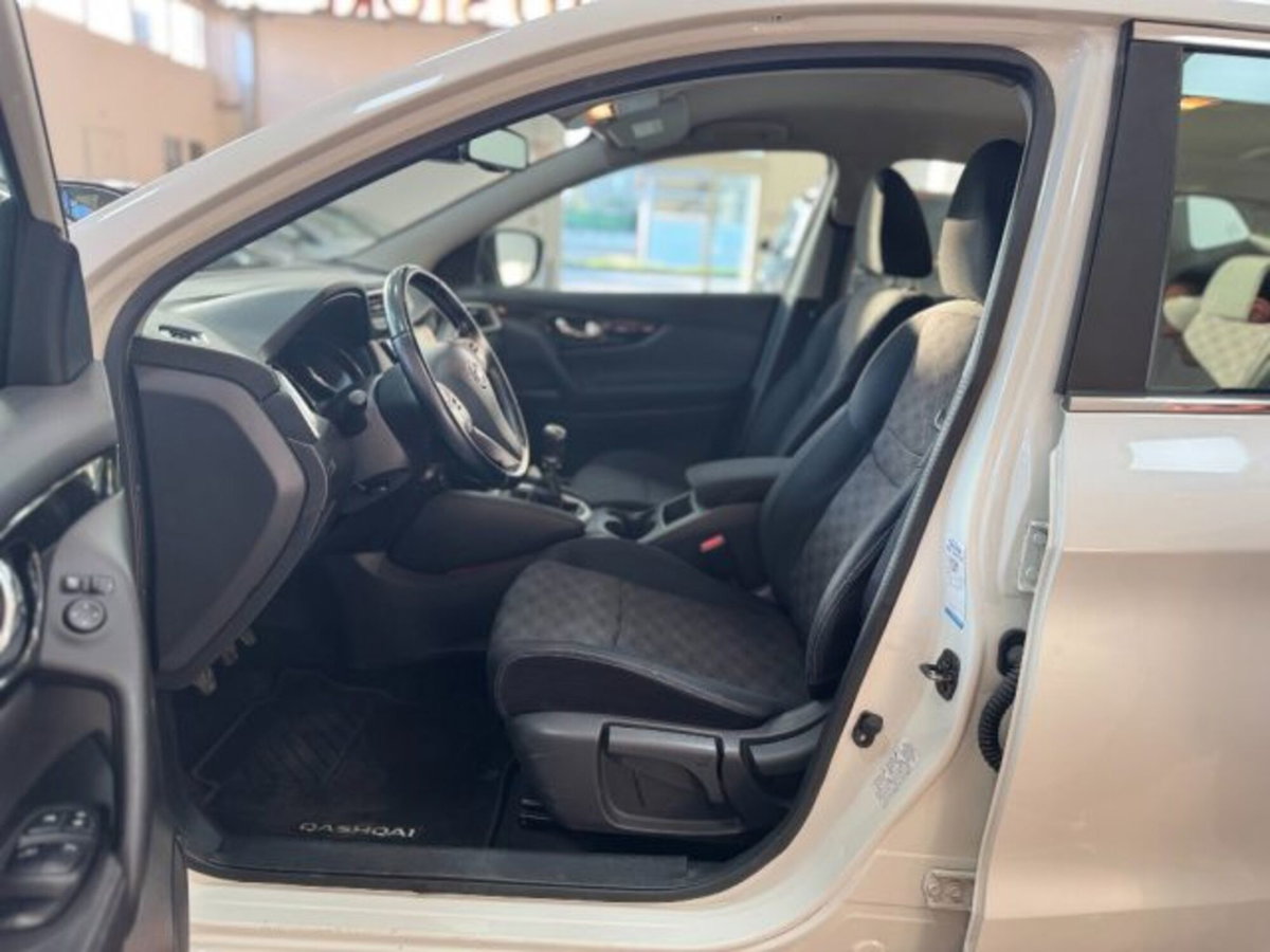 Nissan Qashqai 1.2 DIG-T Acenta (9)