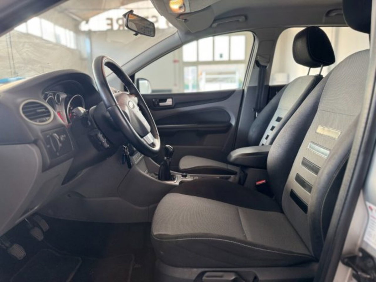 Ford Focus Station Wagon 1.6 TDCi (90CV) SW Tit. (10)