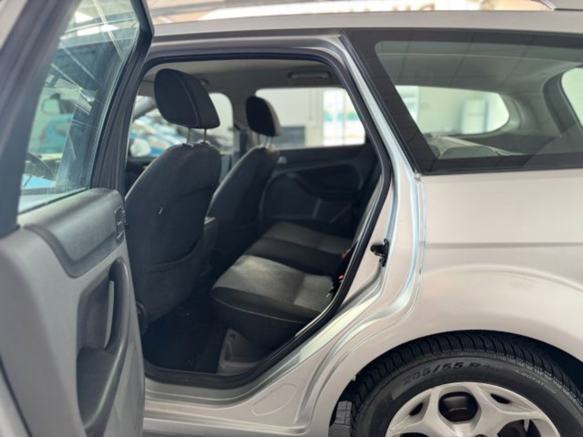 Ford Focus Station Wagon 1.6 TDCi (90CV) SW Tit. (13)