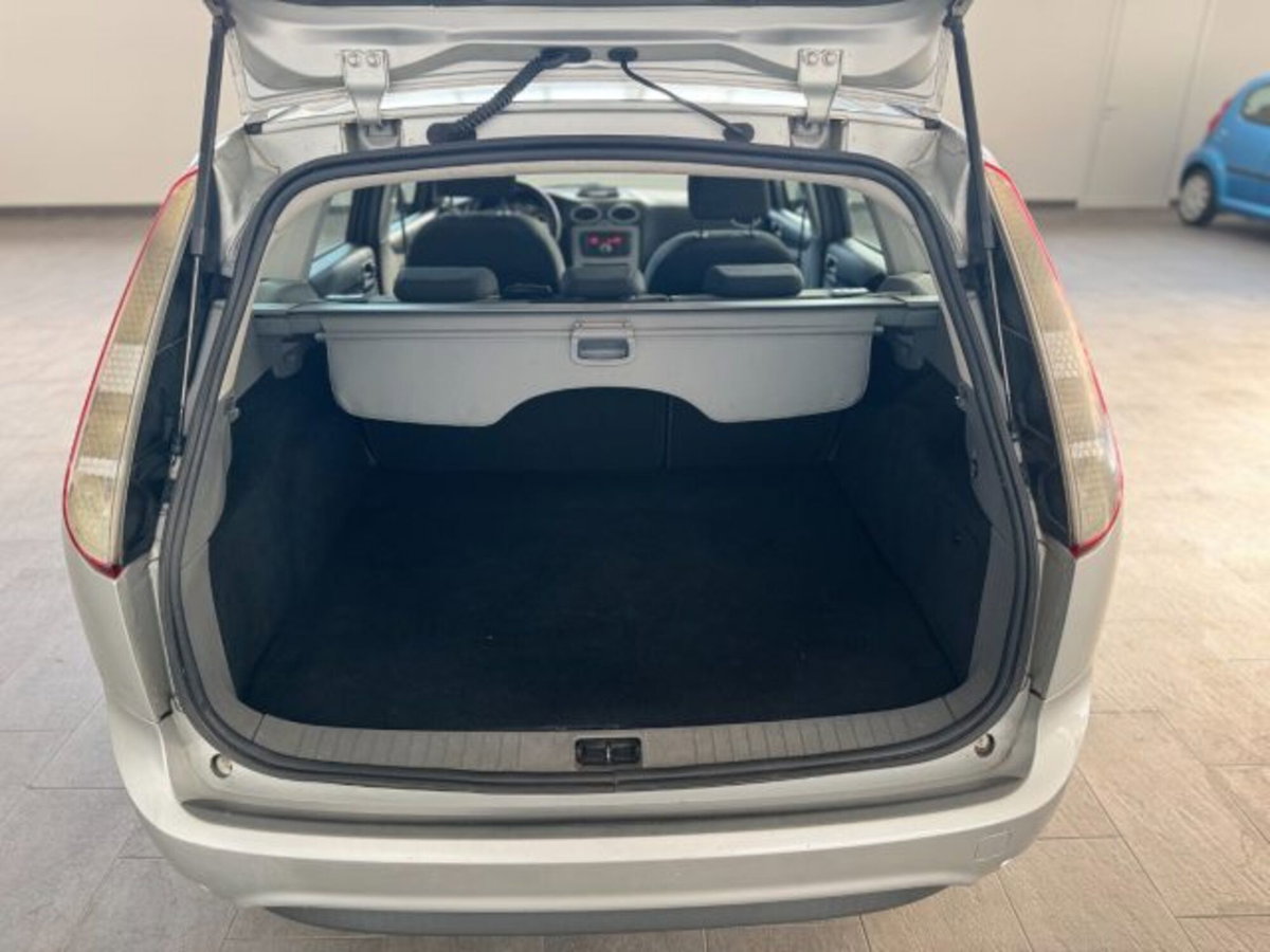 Ford Focus Station Wagon 1.6 TDCi (90CV) SW Tit. (15)