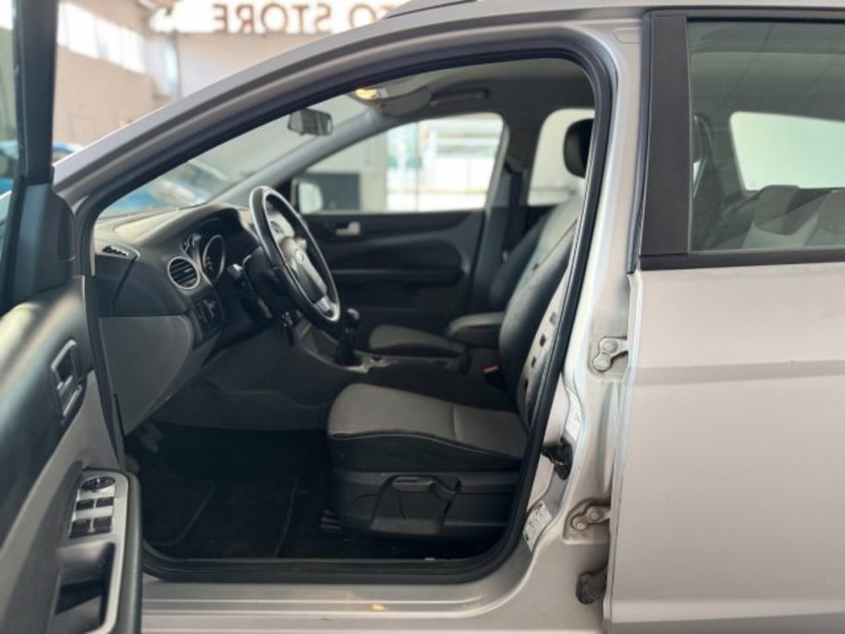 Ford Focus Station Wagon 1.6 TDCi (90CV) SW Tit. (9)