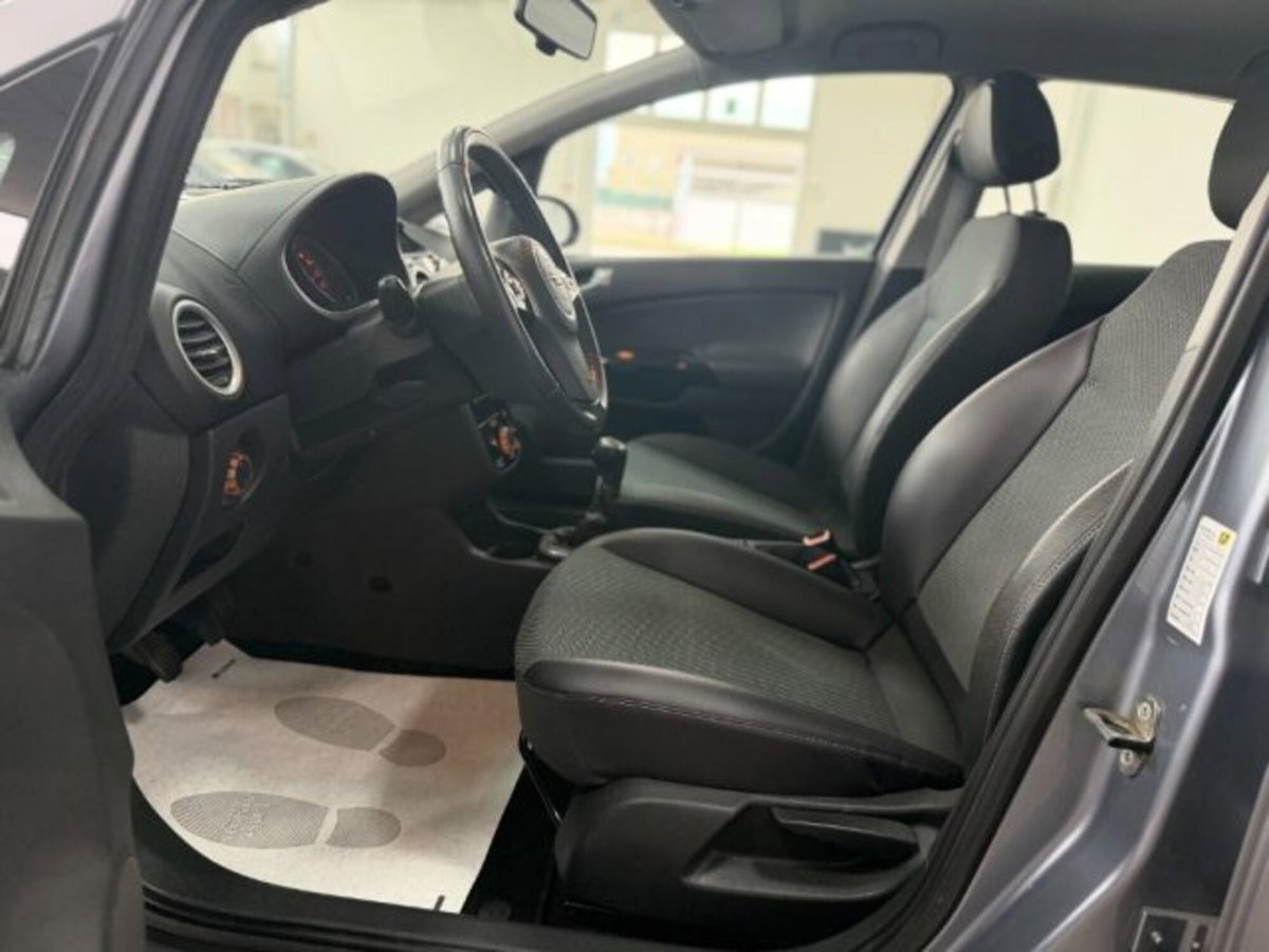 Opel Corsa 1.2 5 porte Cosmo (10)