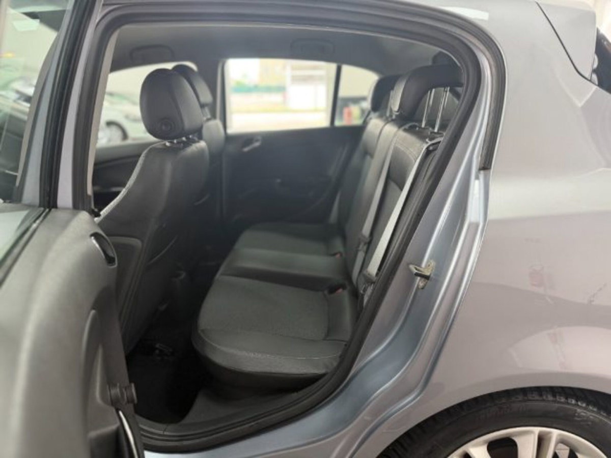 Opel Corsa 1.2 5 porte Cosmo (13)