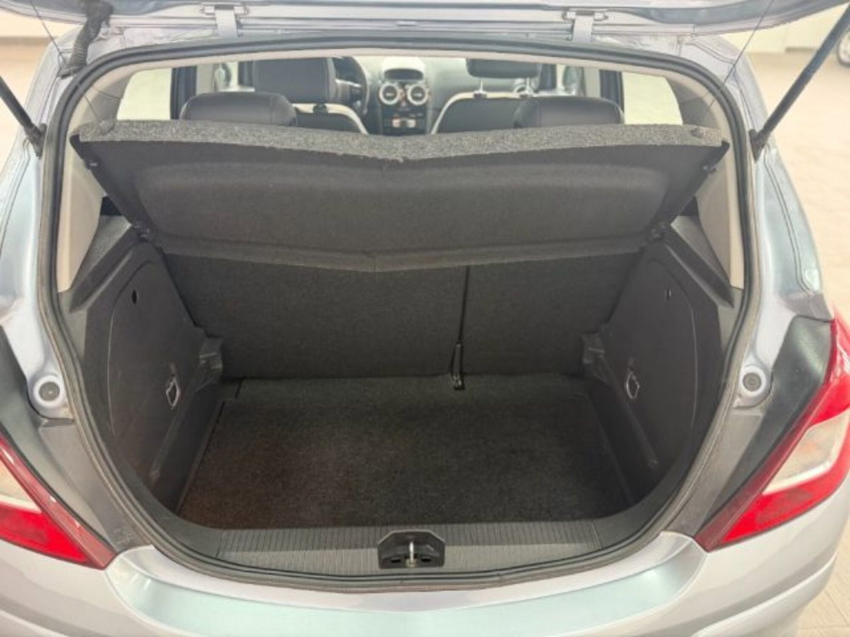 Opel Corsa 1.2 5 porte Cosmo (16)