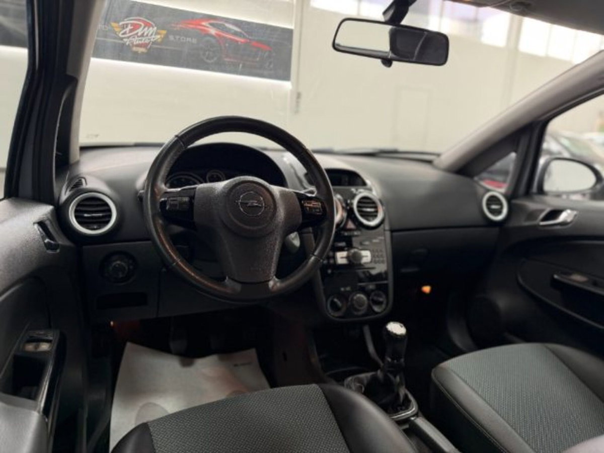 Opel Corsa 1.2 5 porte Cosmo (17)