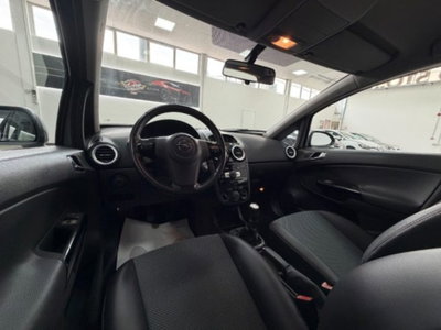 Opel Corsa 1.2 5 porte Cosmo (18)