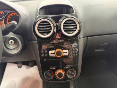 Opel Corsa 1.2 5 porte Cosmo (19)