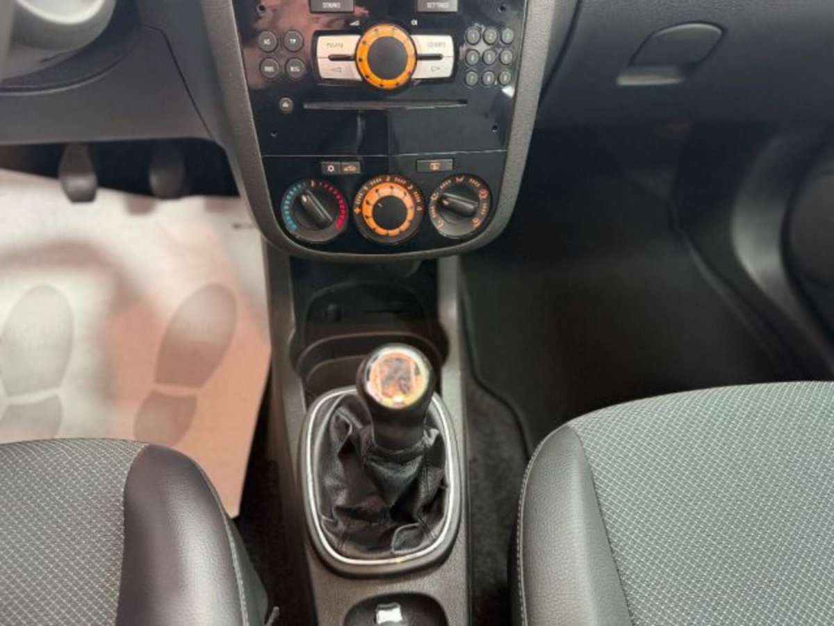 Opel Corsa 1.2 5 porte Cosmo (20)