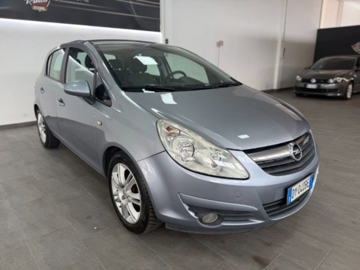 Opel Corsa 1.2 5 porte Cosmo (3)