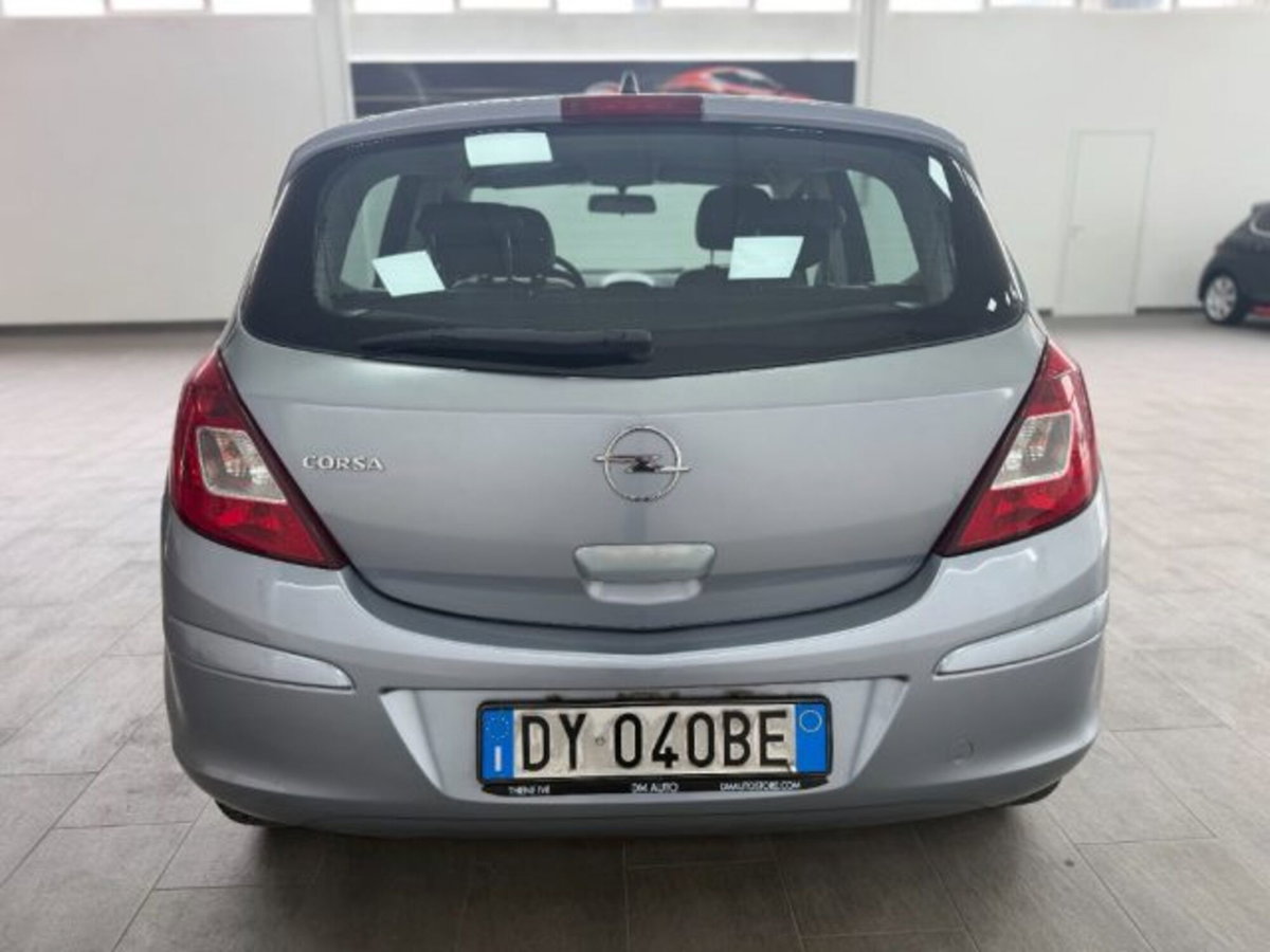 Opel Corsa 1.2 5 porte Cosmo (6)