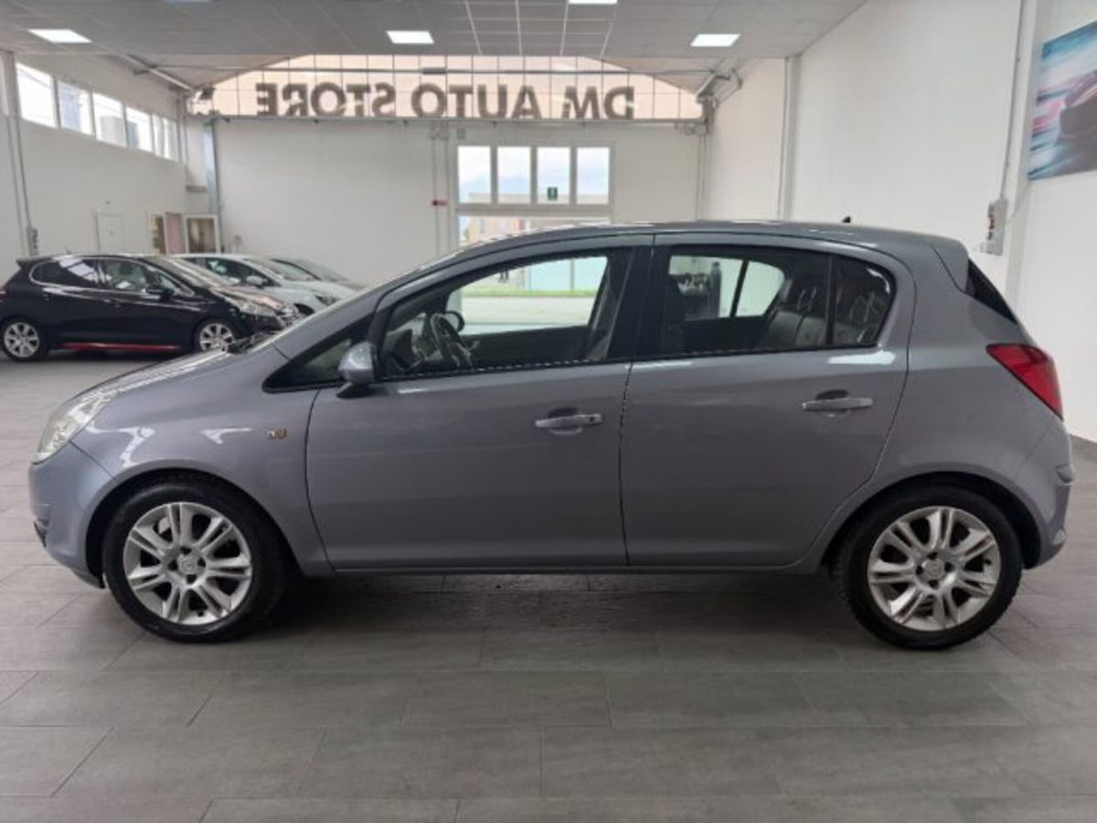 Opel Corsa 1.2 5 porte Cosmo (8)