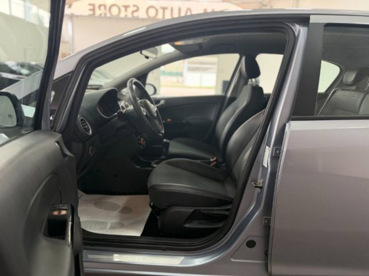 Opel Corsa 1.2 5 porte Cosmo (9)