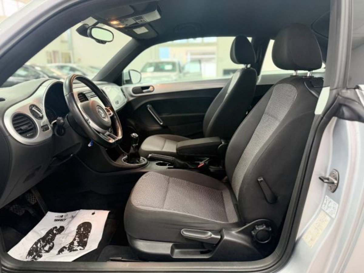 Volkswagen Maggiolino 1.6 TDI Design (10)
