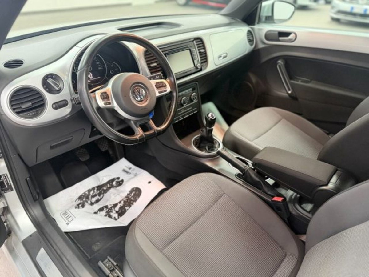 Volkswagen Maggiolino 1.6 TDI Design (11)