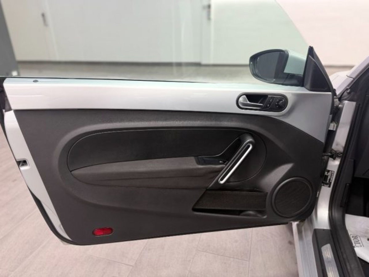 Volkswagen Maggiolino 1.6 TDI Design (12)