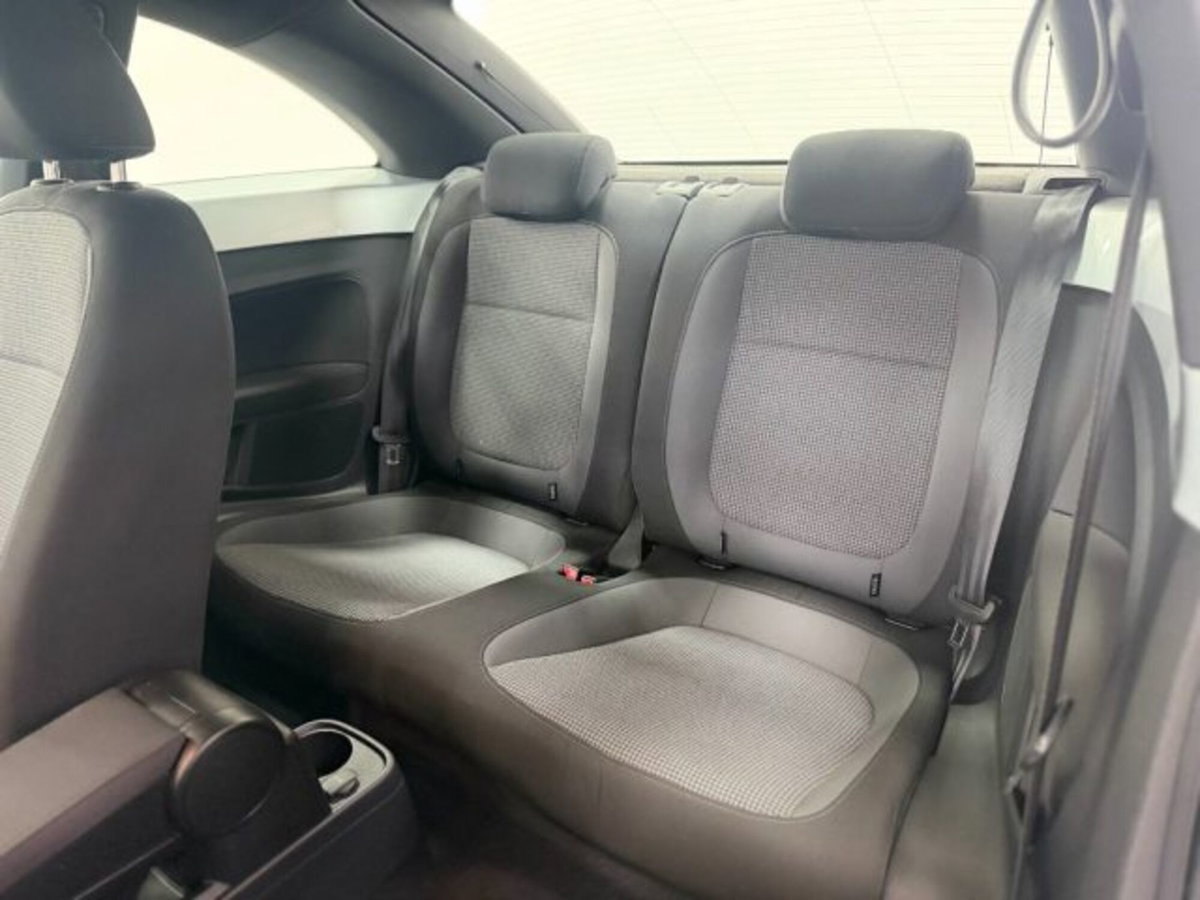 Volkswagen Maggiolino 1.6 TDI Design (13)