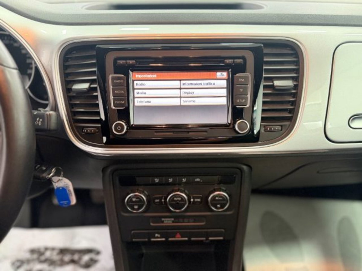 Volkswagen Maggiolino 1.6 TDI Design (17)