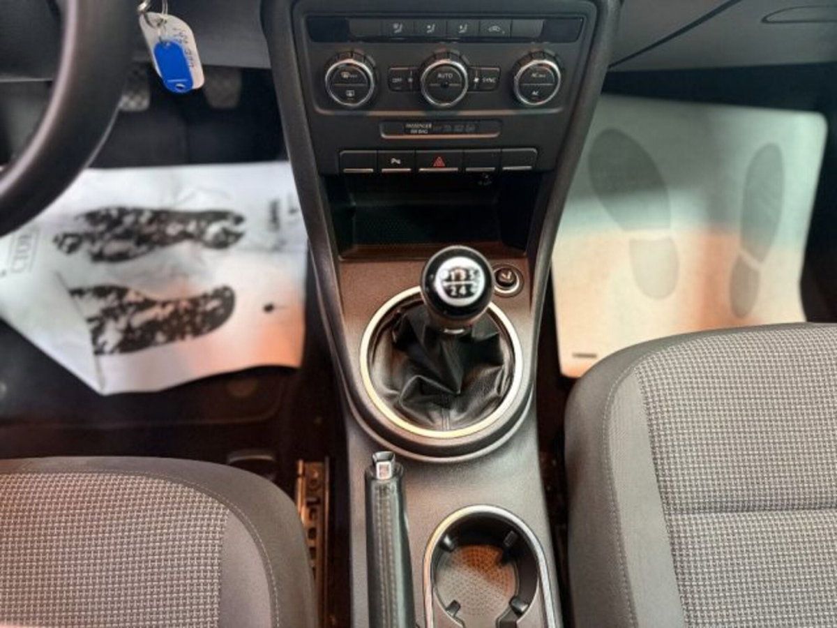 Volkswagen Maggiolino 1.6 TDI Design (18)