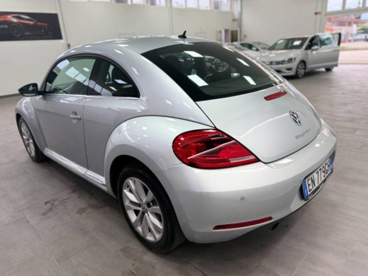 Volkswagen Maggiolino 1.6 TDI Design (6)