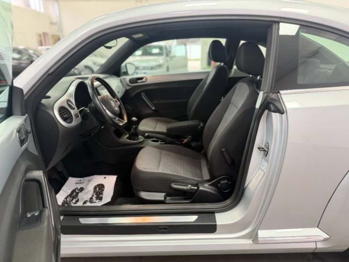 Volkswagen Maggiolino 1.6 TDI Design (9)