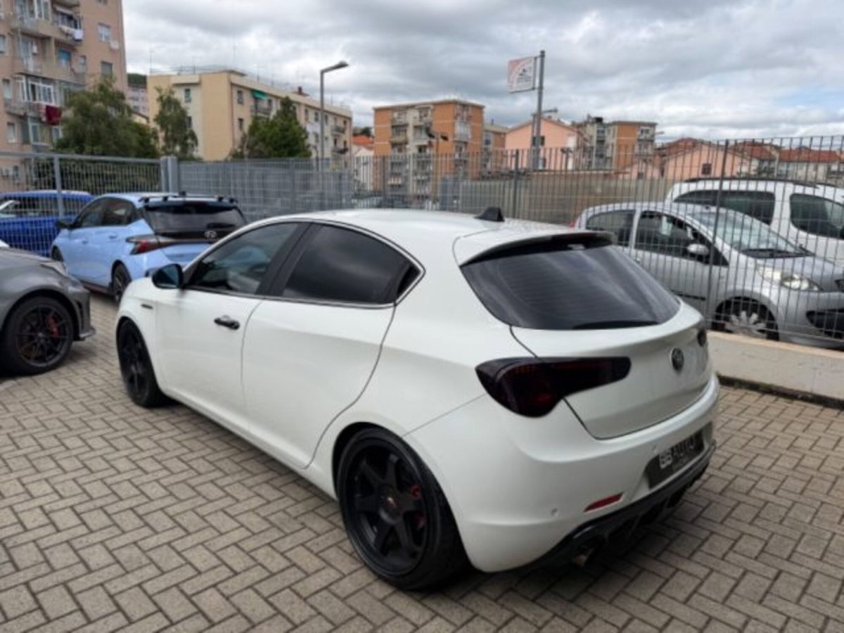 Alfa Romeo Giulietta 1.4 Turbo Distinctive 120cv (10)