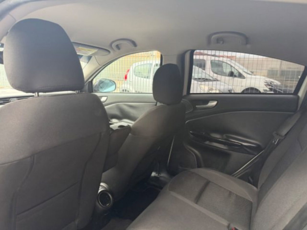 Alfa Romeo Giulietta 1.4 Turbo Distinctive 120cv (12)