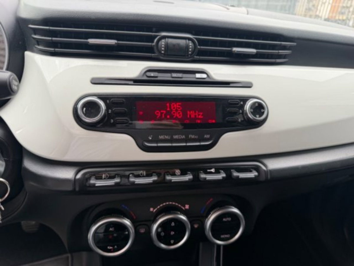 Alfa Romeo Giulietta 1.4 Turbo Distinctive 120cv (14)