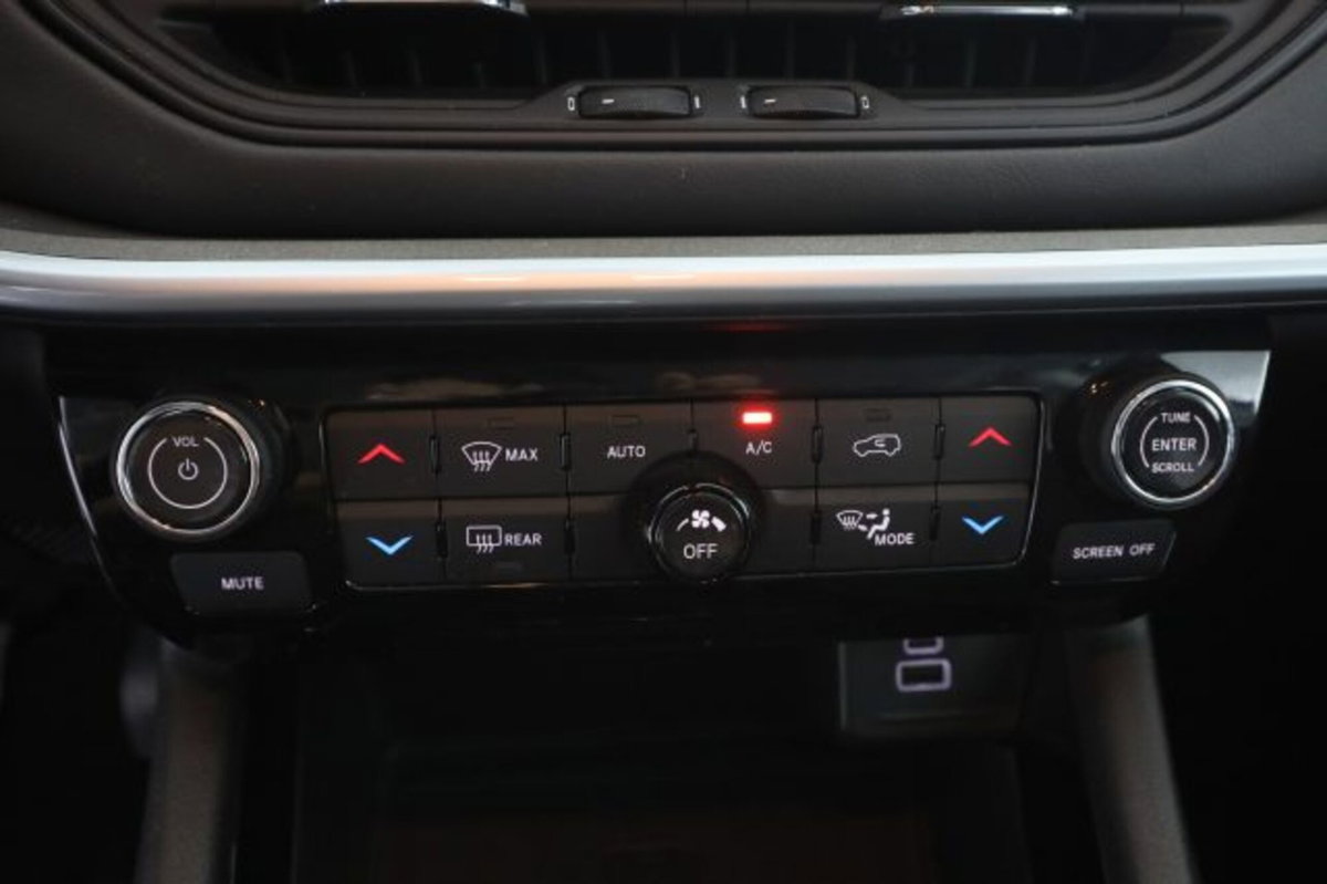 Jeep Compass 1.6 Multijet II 2WD Limited (13)