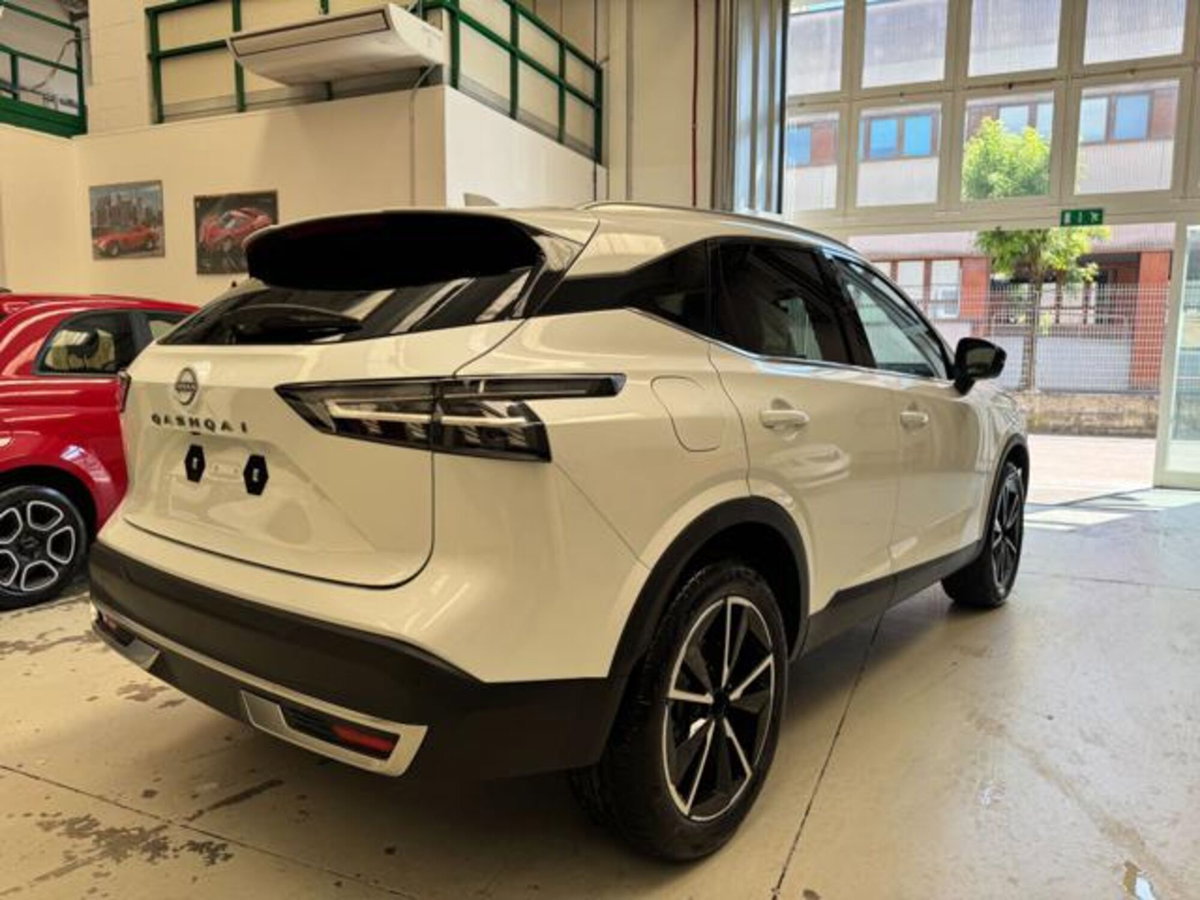 Nissan Qashqai 1.3 mhev Tekna 4wd 158cv xtronic (4)