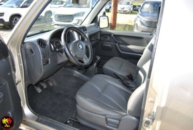 Suzuki Jimny 1.3i 16V cat 4WD JLX (5)