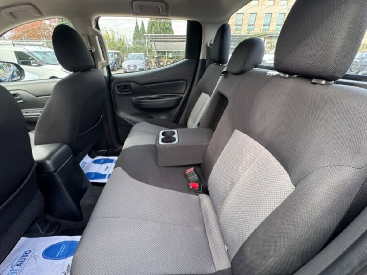 Mitsubishi L200 2.3 D Double Cab 4x4 Easy Select Invite Connect (16)