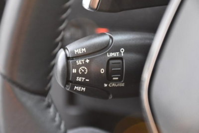 Peugeot 2008 BlueHDi 130 S&S EAT8 Allure Pack (12)