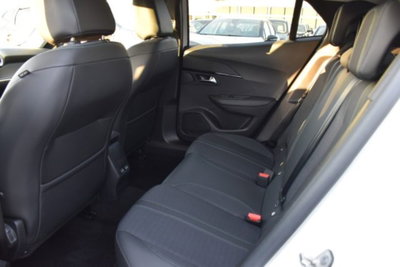 Peugeot 2008 BlueHDi 130 S&S EAT8 Allure Pack (13)