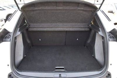 Peugeot 2008 BlueHDi 130 S&S EAT8 Allure Pack (14)