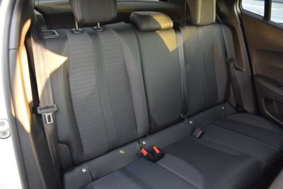 Peugeot 2008 BlueHDi 130 S&S EAT8 Allure Pack (16)