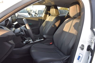 Peugeot 2008 BlueHDi 130 S&S EAT8 Allure Pack (8)