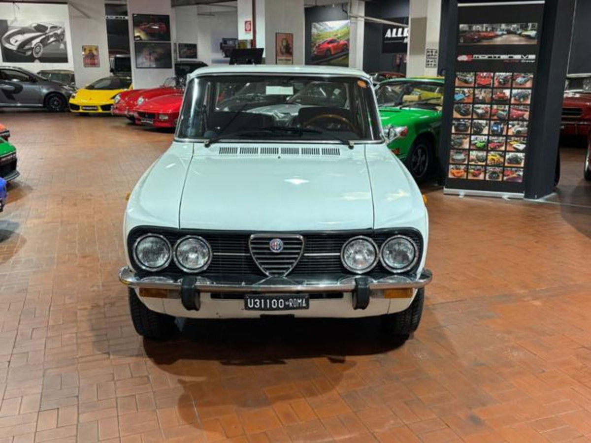 Alfa Romeo Giulia 2.9 T V6 Quadrifoglio (2)