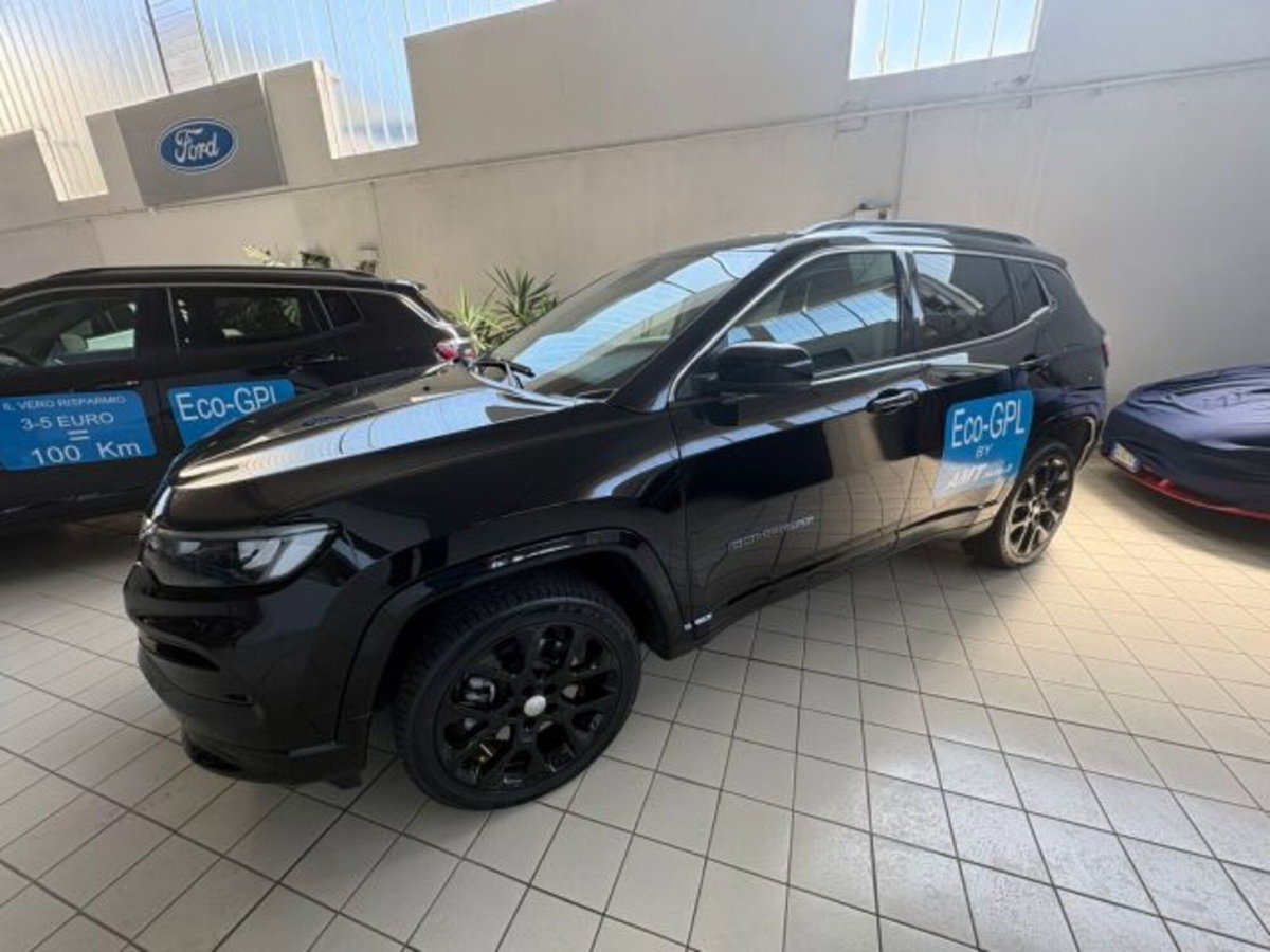 Jeep Compass 1.3 T4 190CV PHEV AT6 4xe Limited (4)