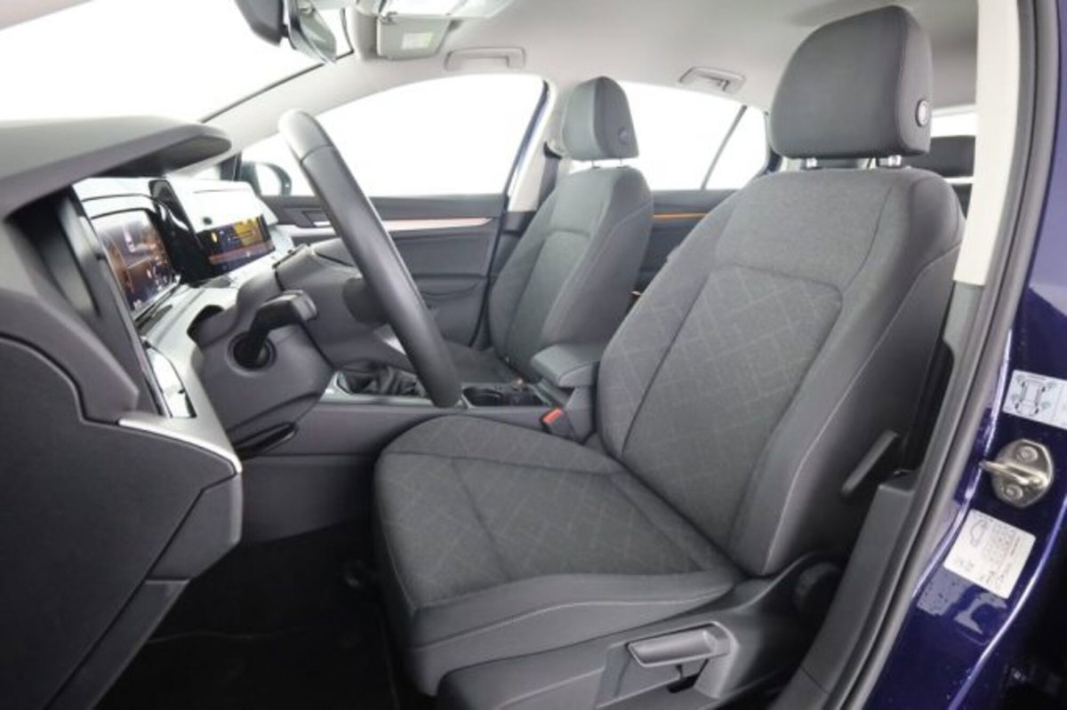 Volkswagen Golf 1.0 TSI EVO Life (2)