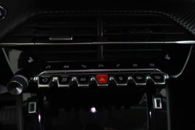 Peugeot 2008 BlueHDi 130 S&S EAT8 Allure Pack (13)
