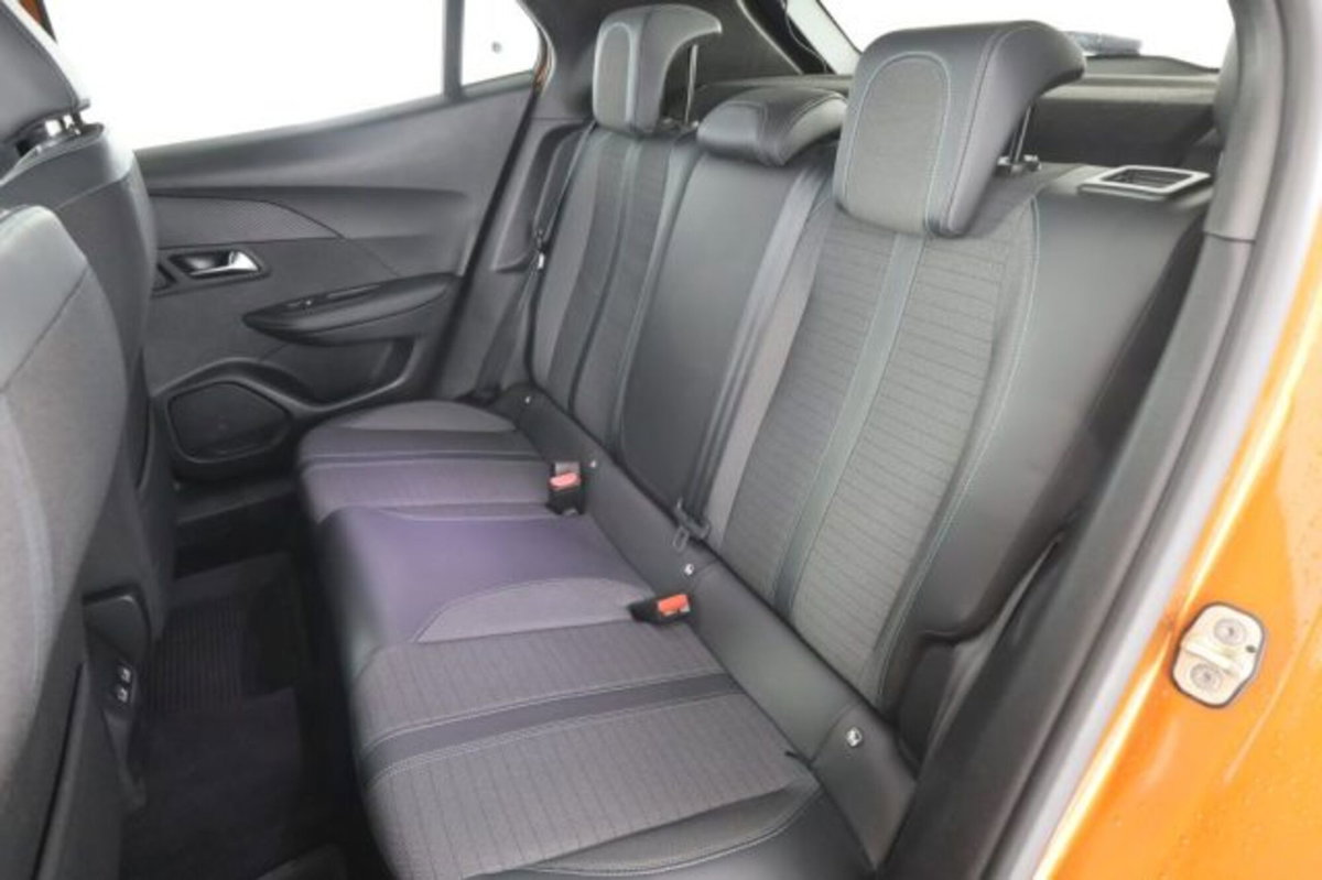 Peugeot 2008 BlueHDi 130 S&S EAT8 Allure Pack (3)