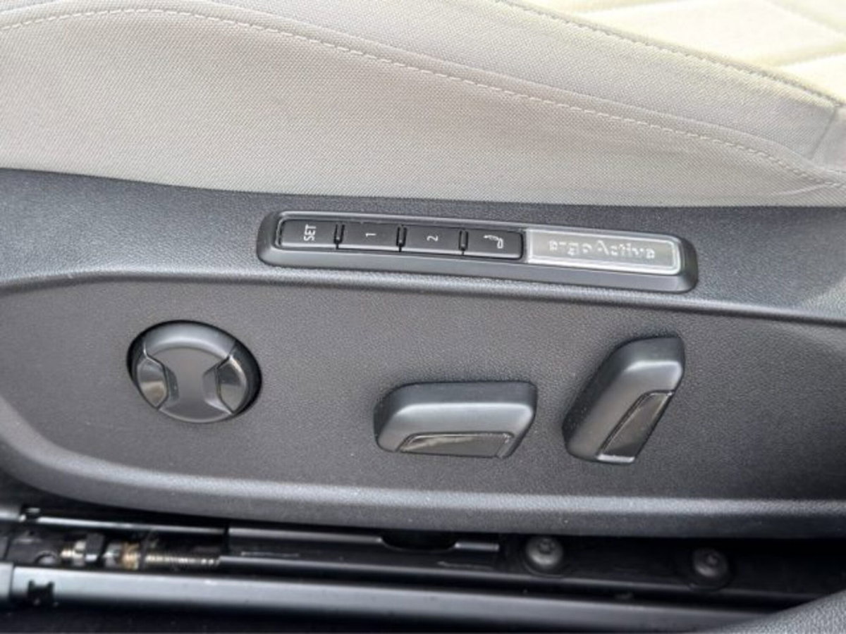 Volkswagen Golf 1.5 eTSI 130 CV EVO ACT DSG Style (18)