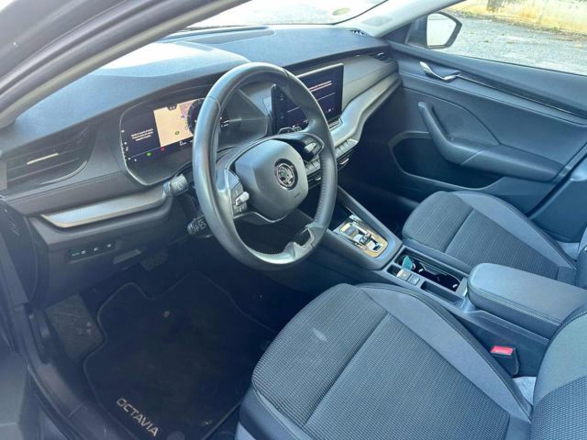 Skoda Octavia Station Wagon 2.0 TDI EVO SCR DSG Wagon Executive (11)